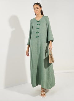 Styli جلابية مزخرفة بأزرار وياقة على شكل V  - Image 1