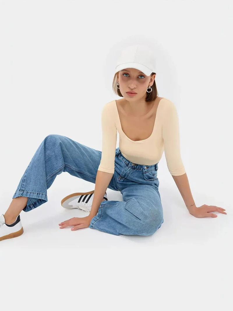 زوبعة بلوزة ضيقة بأكمام طويلة وياقة دائرية