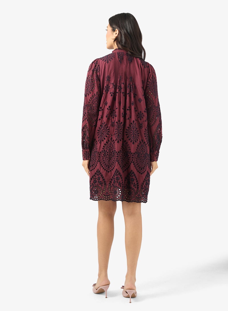 ياس فستان قصير بياقة عالية وتفاصيل دانتيل - Image 2