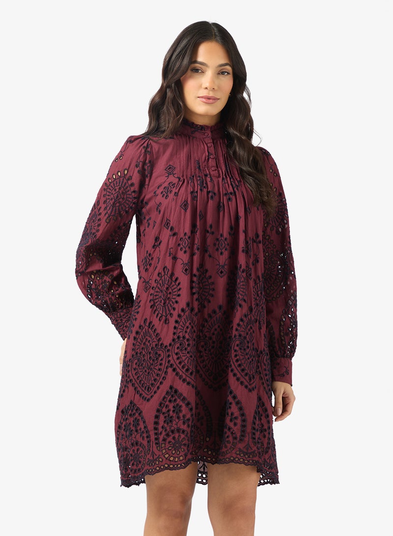 ياس فستان قصير بياقة عالية وتفاصيل دانتيل - Image 1