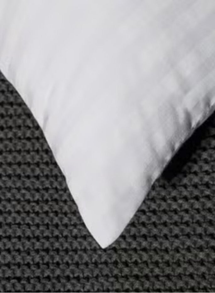 هاوس ون حبتين | مخده فندقية مخططة من بديل الريش مايكروفايبر - أبيض - Image 4