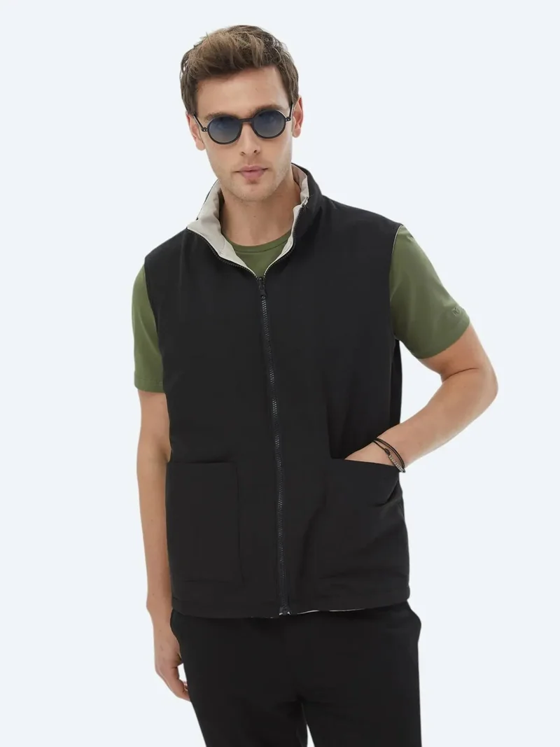 كيب سترة سوداء عادية بغطاء رأس مخفي، منسوجة بشكل مريح، ذات وجهين