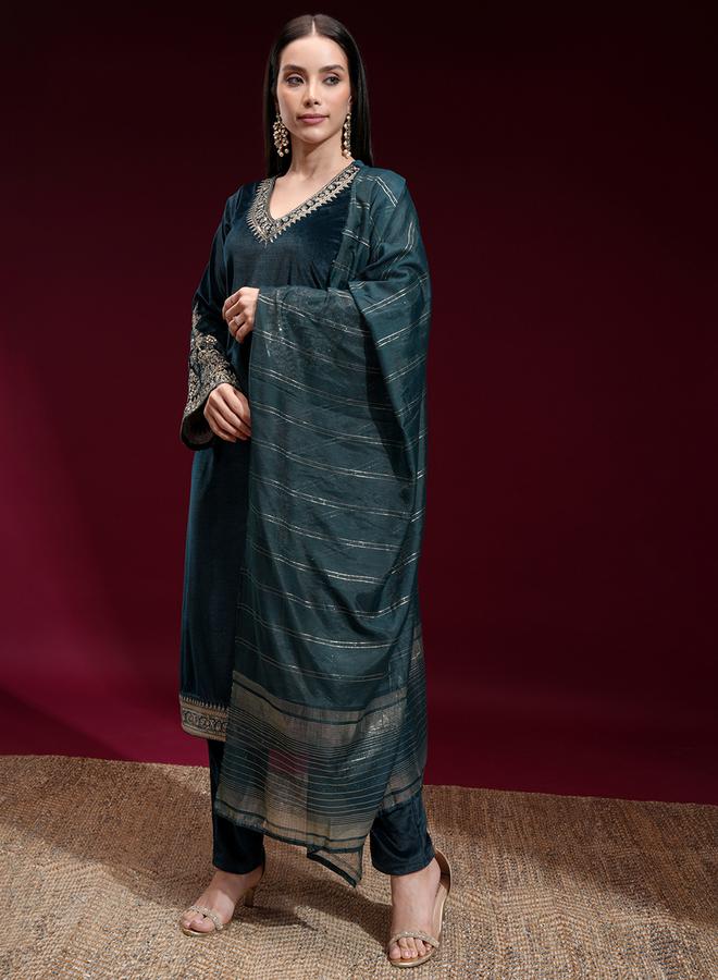 فيشود طقم كورتا نسائي مخمل مطرز باللون الأخضر من ستايلي - Image 4