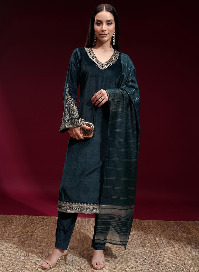 فيشود طقم كورتا نسائي مخمل مطرز باللون الأخضر من ستايلي - Image 2