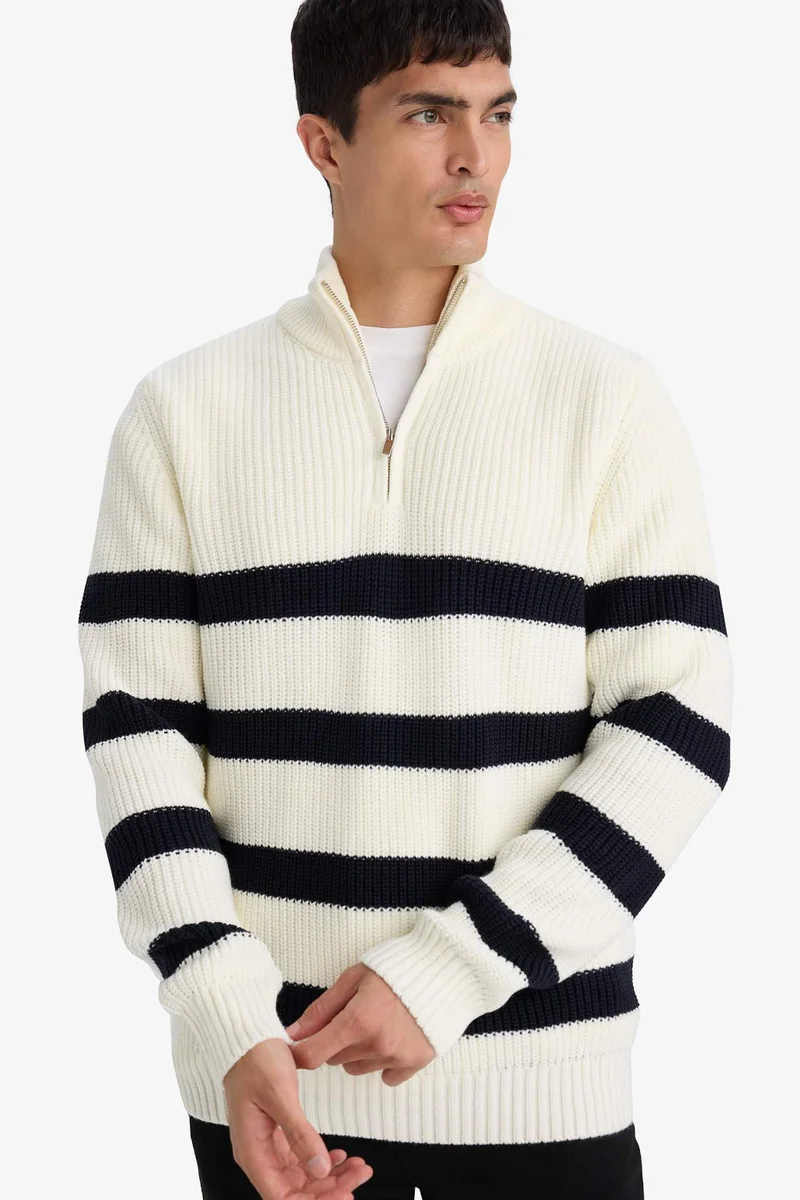ديفاكتو Standard Fit Half Zippered Striped Knit Pullover