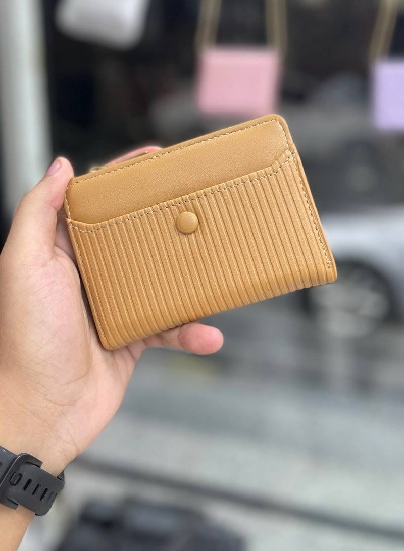 كوتش اوت ليت محفظة مبطنة بقفل إغلاق