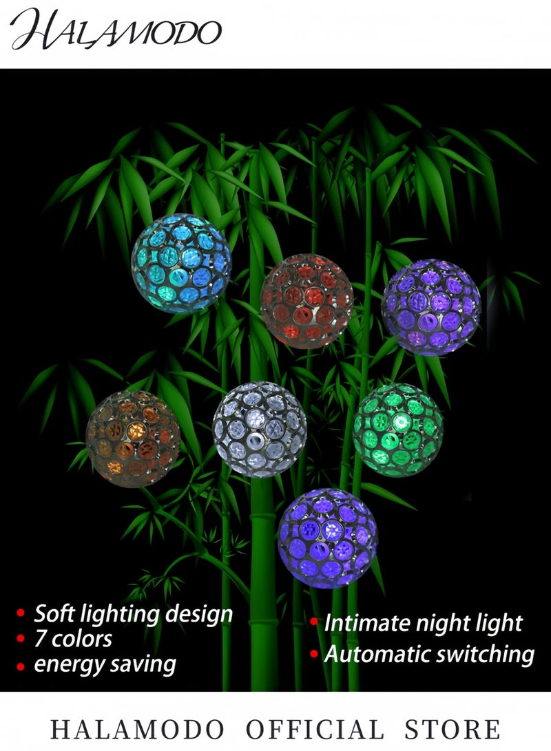 Halamodo فانوس معلق يعمل بالطاقة الشمسية مصنوع من زجاج كروي مزخرف مزود بغطاء معدني مقاوم للعوامل الجوية وتصميم إضاءة تلقائي من الغسق إلى الفجر مثالي للاستخدام في الحدائق والفناءات الخارجية - Image 3