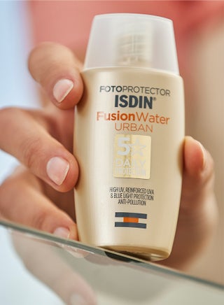 واقي شمس فوسيون ووتر أوربان SPF 30 [50 مل] – واقي شمس للوجه مضاد للتلوث لبيئات المدينة مع حماية من الضوء الأزرق - view 2