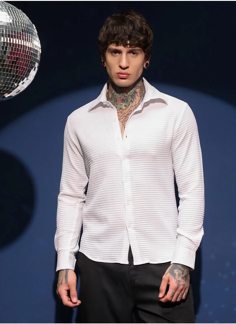 Campus Sutra Men's Daisy White Grid-Textured Shirt For Casual Wear | Spread Collar | Long Cuffed Sleeves | Button Closure | Shirt Crafted With Comfort Fit For Everyday Wear
