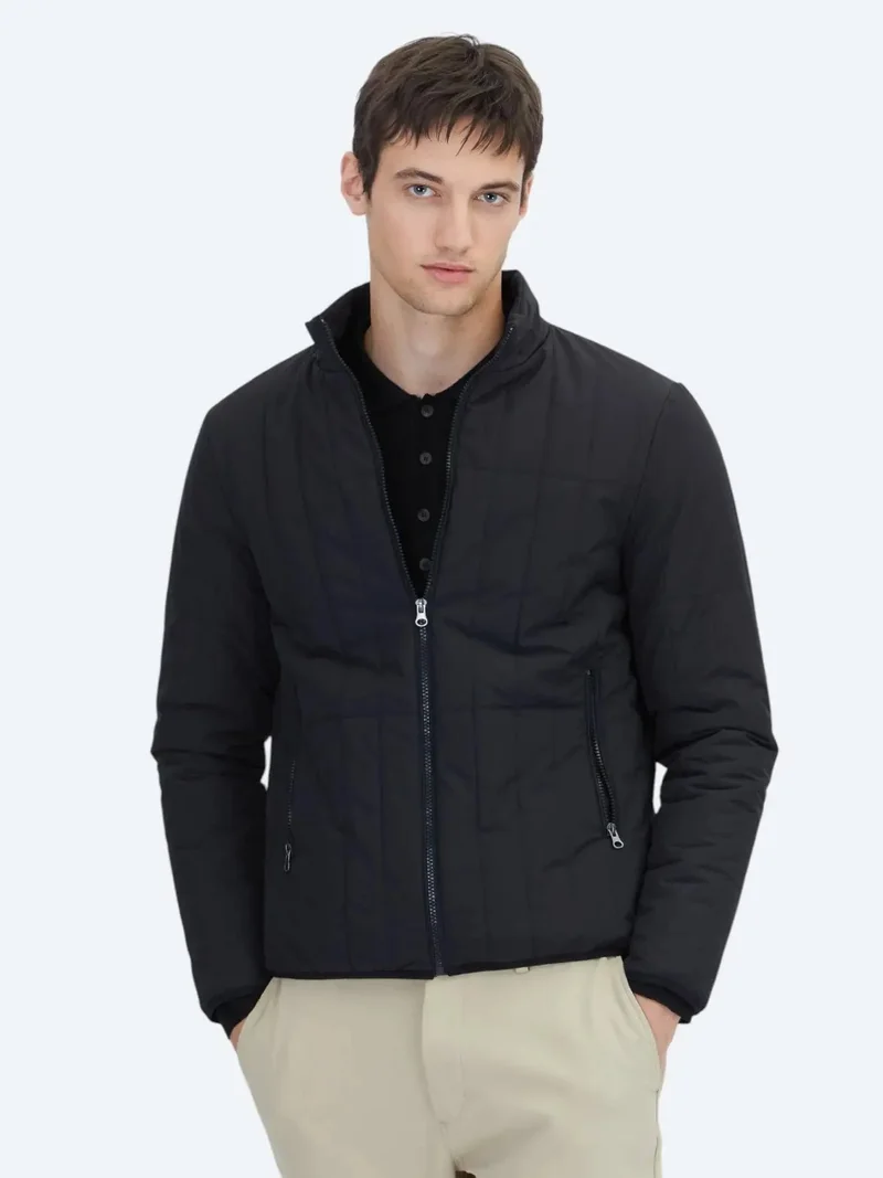 كيب معطف أسود بياقة عالية وقصة عادية من قماش منسوج