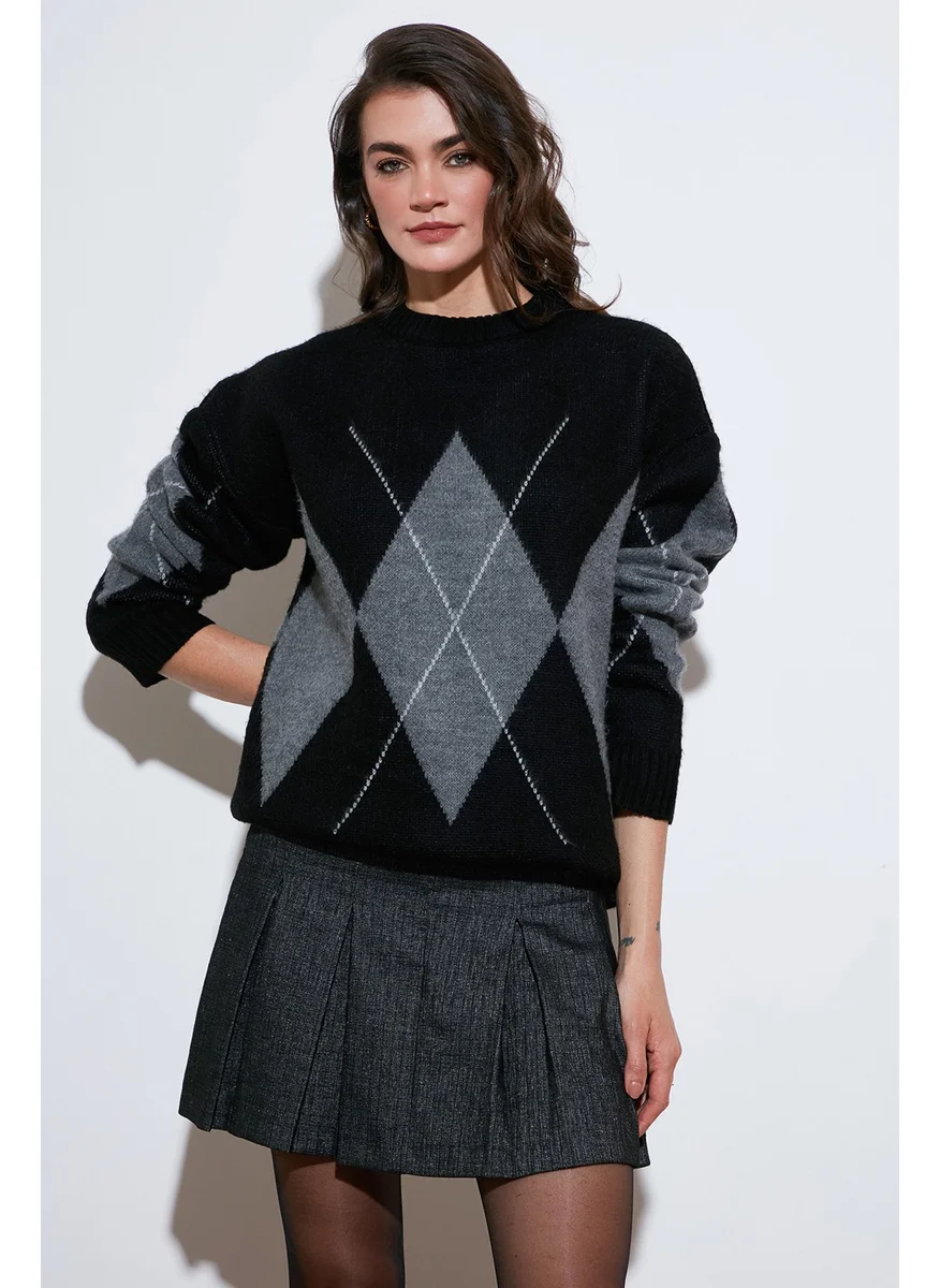Lela Baklava Patterned Standard Fit Crew Neck Sweater Women's Sweater 4615574