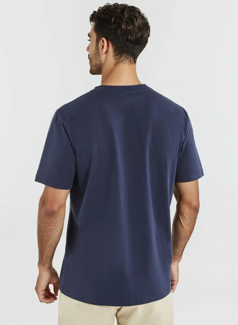 نوتيكا تيشيرت قطن بريميوم بقصة عادية وطبعة جرافيك