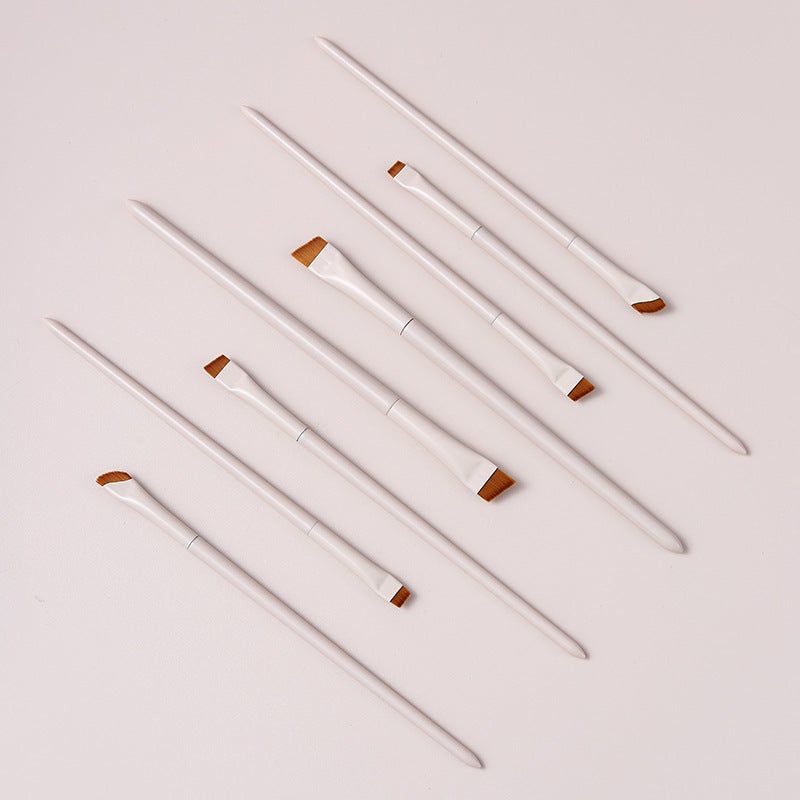 Porcelain White Fine Angled Eye Liner & Eyebrow Brush - Image 3