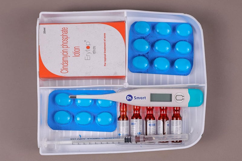 Naivete Plastic Rectangular Medicine BoxMedical Box First aid BoxMulti Purpose Storage Box with Handle White - Image 4