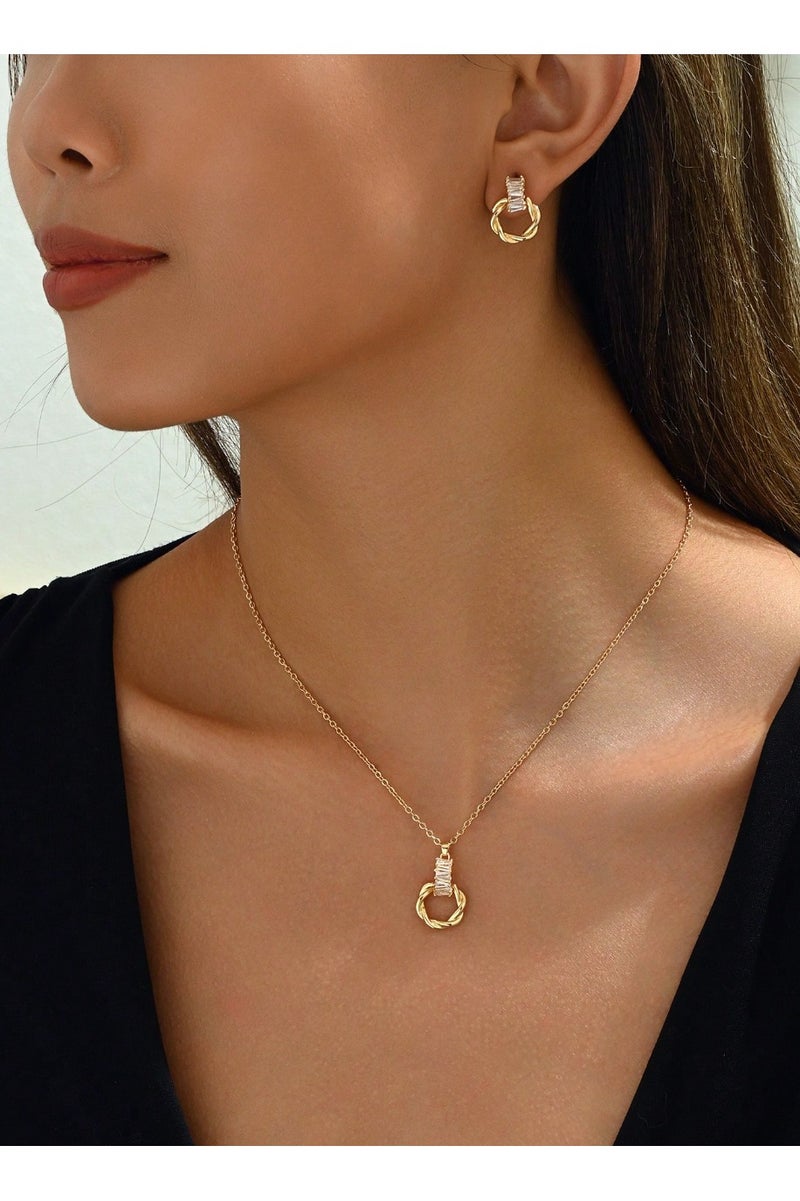 Women's accessory set in an elegant box consisting of a necklace and earrings made of rust-resistant zinc alloy, plated in gold, studded with cubic zirconia stones, with an elegant and modern design suitable for celebrations and holidays. - Image 2