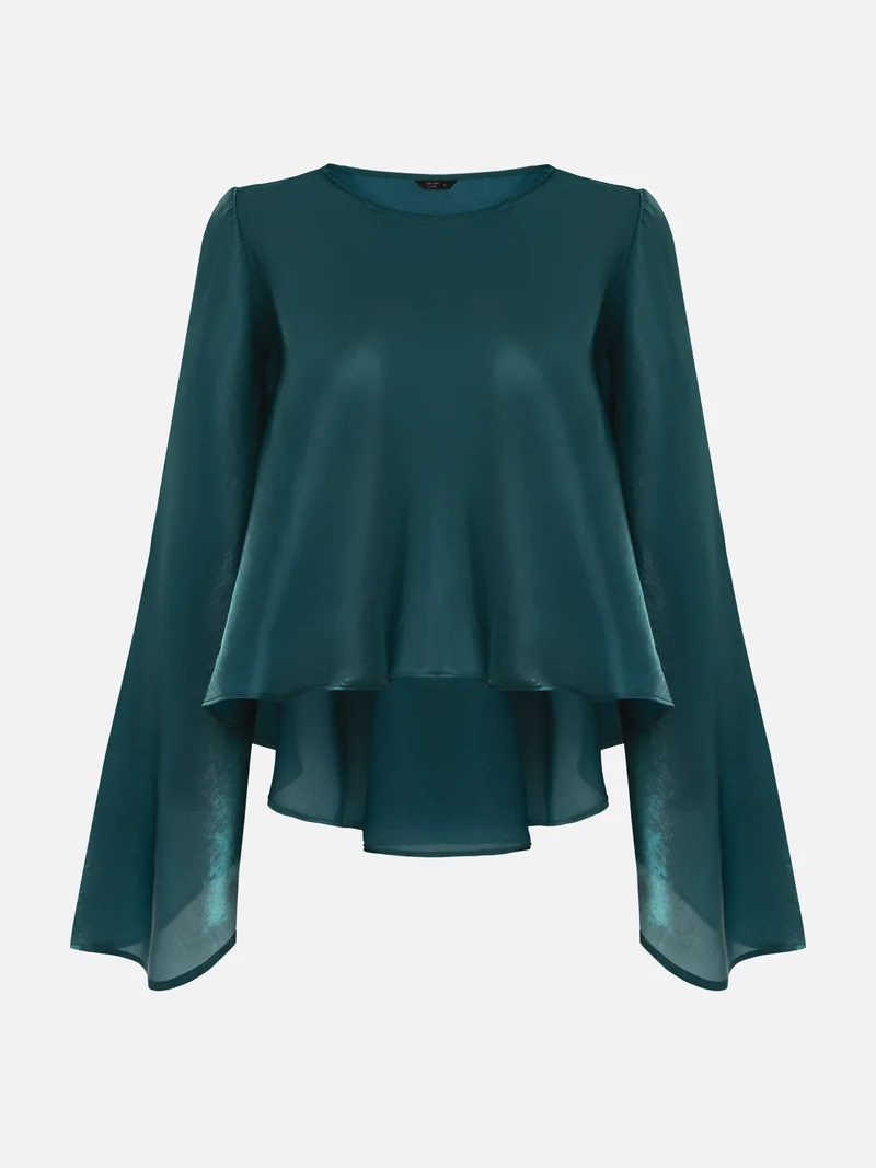 ليتشي بلوزة لامعة بأكمام فضفاضة