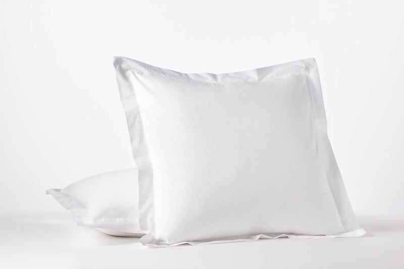 كويوتشي Coyuchi - 300 عدد الخيوط - القطن العضوي Percale Pillow sham - غطاء خفيف للتنفس للوسادة - قابلة للغسل الماكينة (Alpine White Standard)  - Image 1