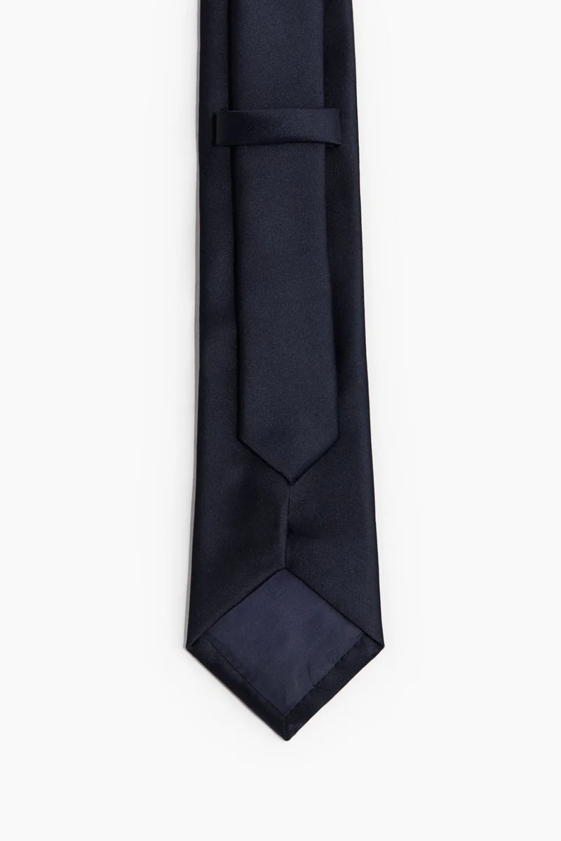 اتش اند ام ربطة عنق