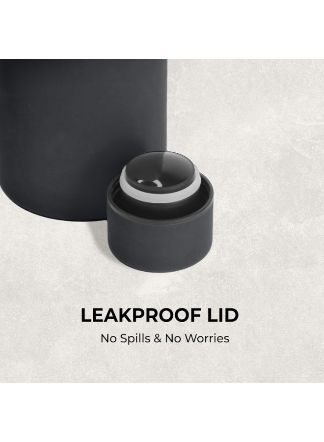 زجاجة مياه حرارية سوداء معزولة بالتفريغ سعة 500 مل - قارورة ستانلس ستيل 304 تحافظ على المشروبات ساخنة 12 ساعة وباردة 24 ساعة | تصميم مانع للتسرب، سهل الحمل، مثالية للرياضة، السفر، القهوة، وجميع المشروبات الساخنة والباردة. - Image 4