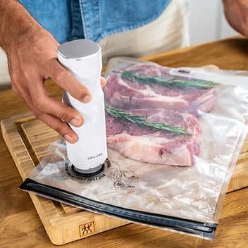 Zwilling Zwilling Fresh and Save La Mer Vacuum Food Storage Set 16piece White with Seablue accents  - Image 4