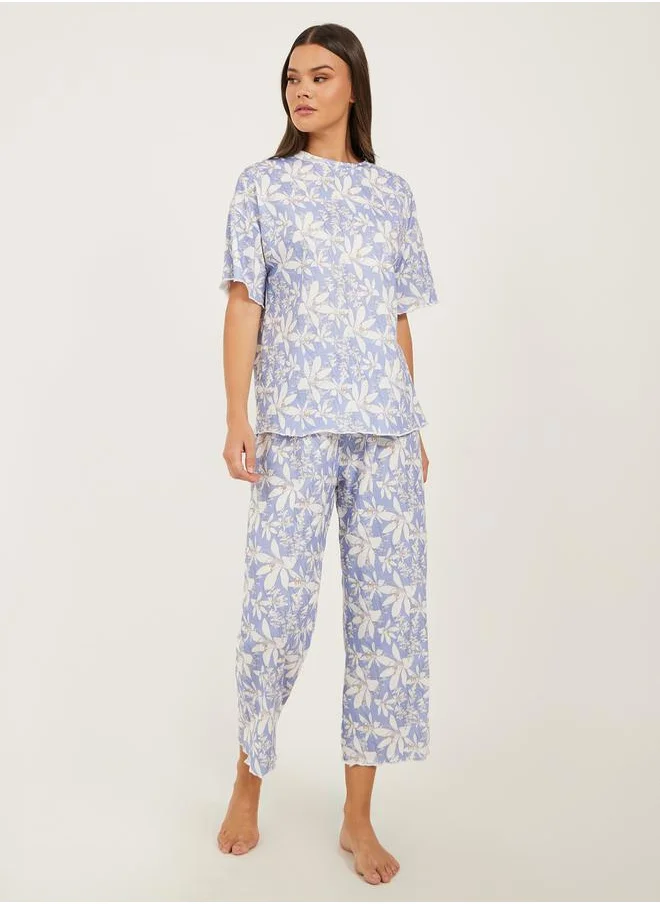 ستايلي Floral Printed Lettuce Edge Hem T-Shirt and Capri Pyjama Set