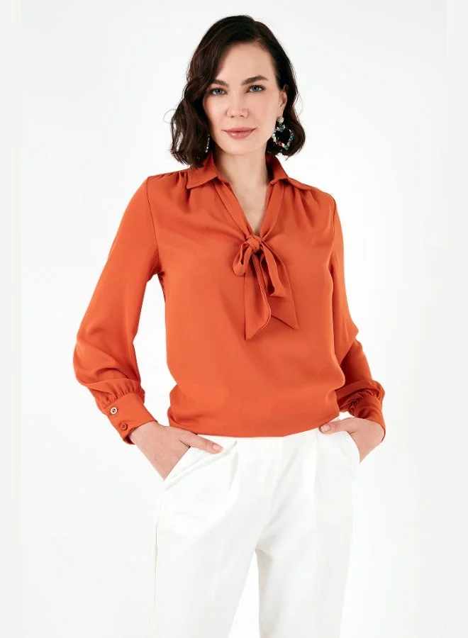 ليلا قميص شيفون بياقة على شكل حرف  وتفاصيل ربطة عنق للنساء