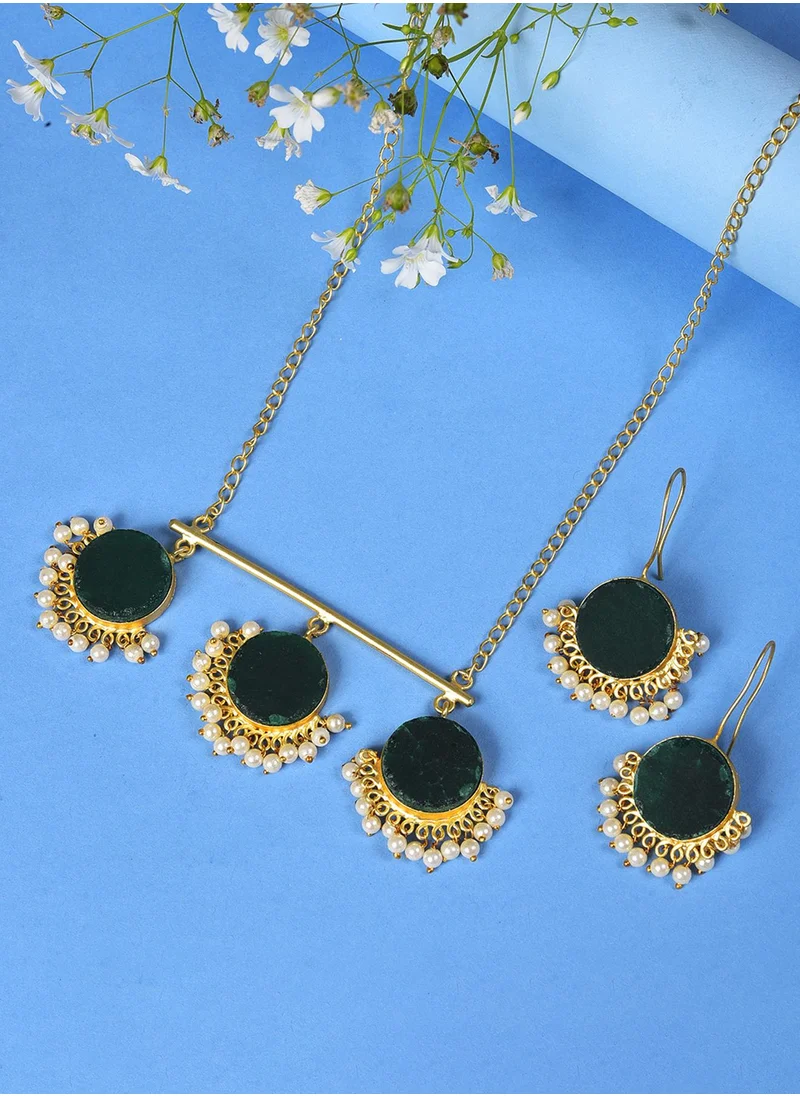 سوهي Green & White Stone-Studded & Beaded Jewellery Set