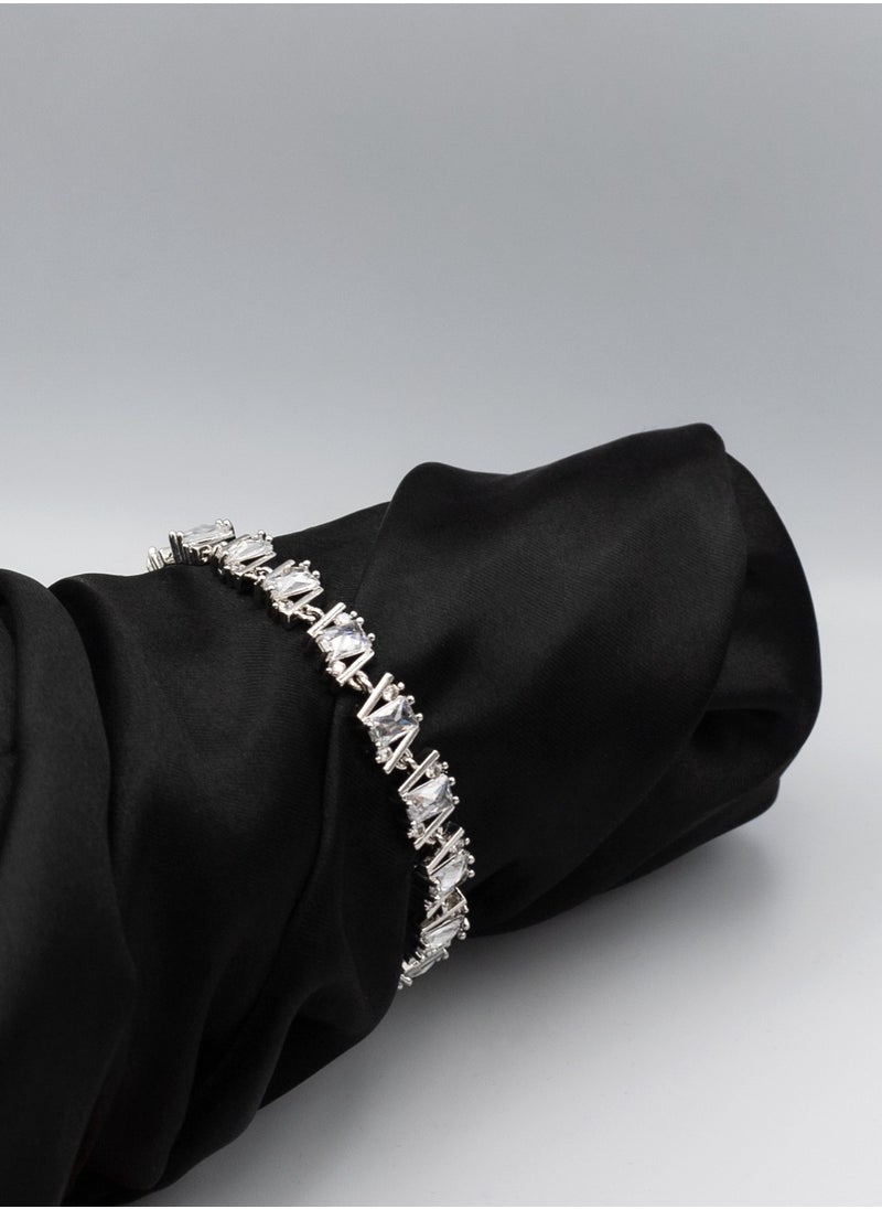 mjuhurat Elegant Silver-Tone Bracelet with Geometric Crystal Accents  - Image 2