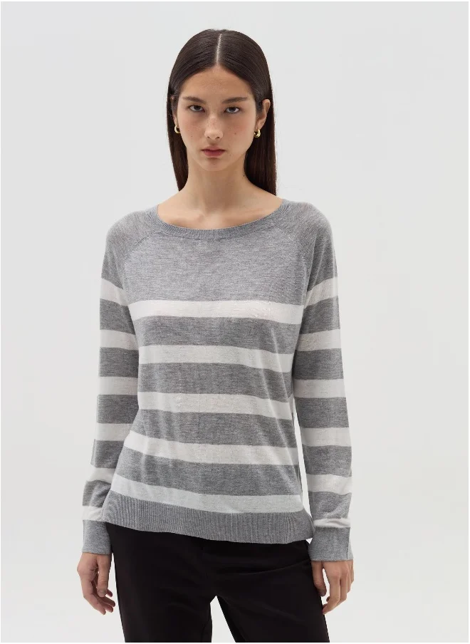 او في اس Striped top with raglan sleeves
