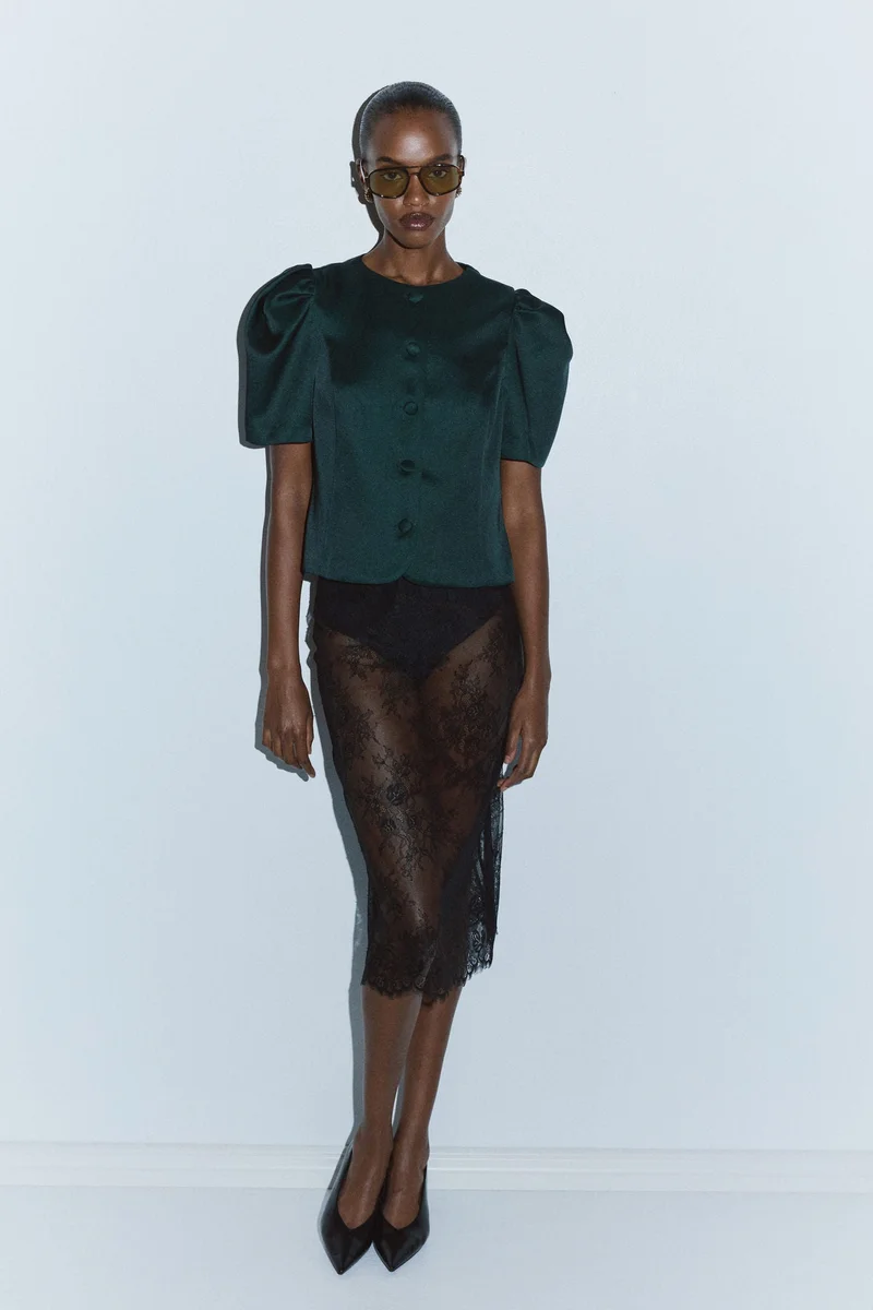 اتش اند ام بلوزة بأكمام منفوخة