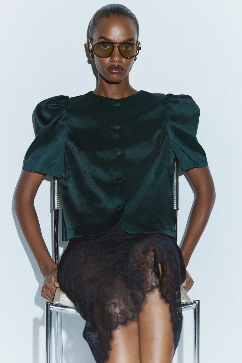 اتش اند ام بلوزة بأكمام منفوخة