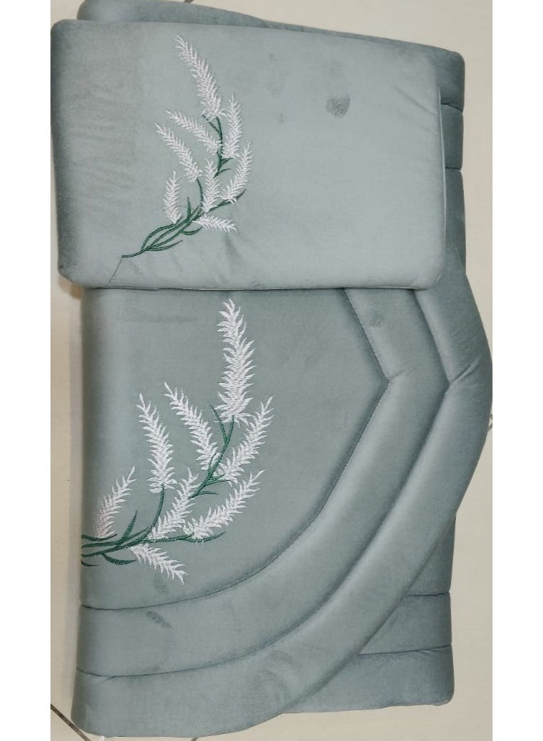Luxury embroidered prayer rug set for women with a Quran cover. - Image 1