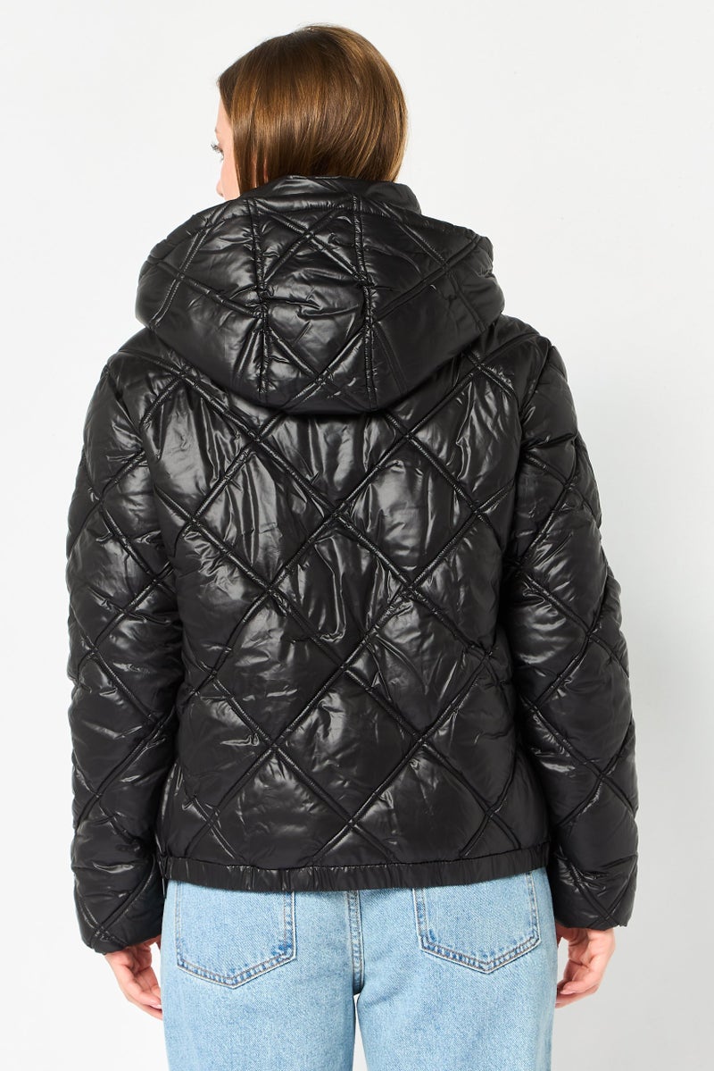 Kenneth Cole جاكيت بافر طويل الأكمام بشعار العلامة التجارية للنساء، أسود - Image 2
