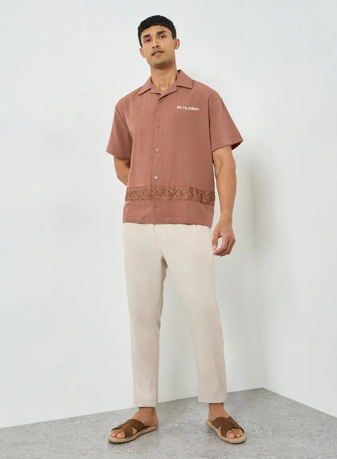 ستايلي قميص واسع بأكمام قصيرة وتفاصيل دانتيل