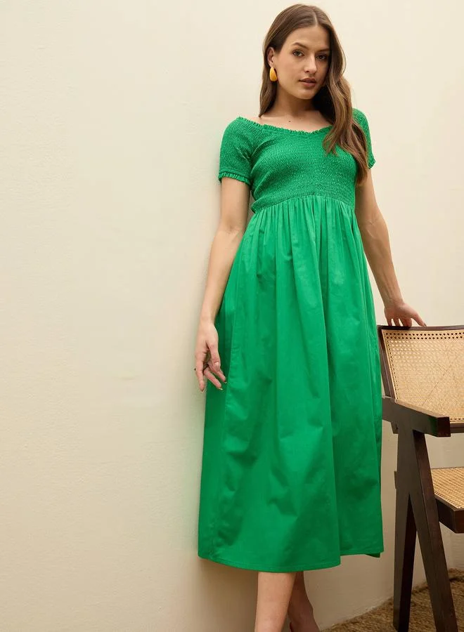 ساسافراس فستان ميدي بتفاصيل مزمومة