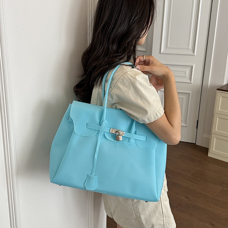 Japanese Korean Fashion Jelly Bag 2026 Summer Commute Tote Bag Fashion PVC Large Capacity Shoulder Bag - Image 2