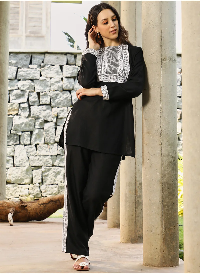  قصة Qissa Women's Onyx Black Schiffli-Block Kurta Set For Casual Wear | Round Neck | Long Regular Sleeves | 2 Piece Kurta Set Designed With Comfort Fit For Everyday Ethnic Wear