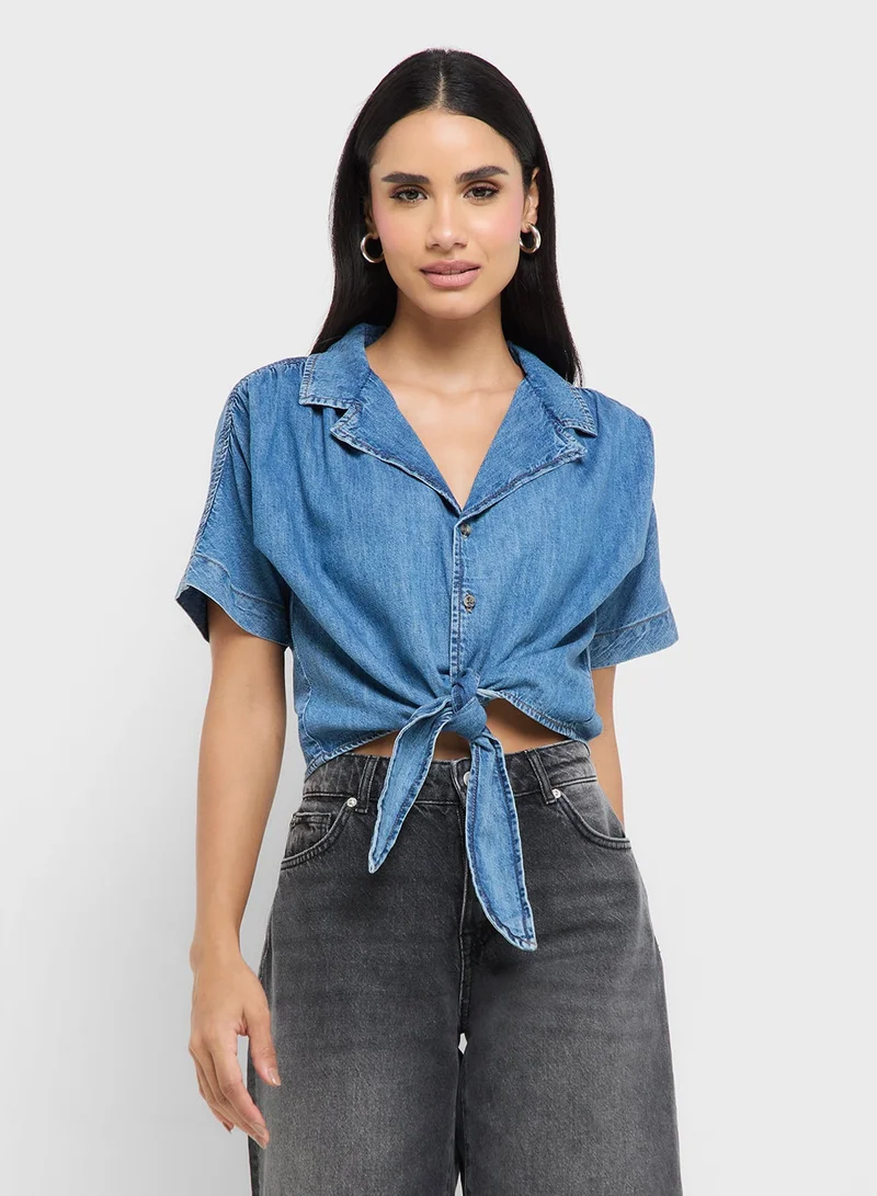 اونلي بلوزة قصيرة بعقدة