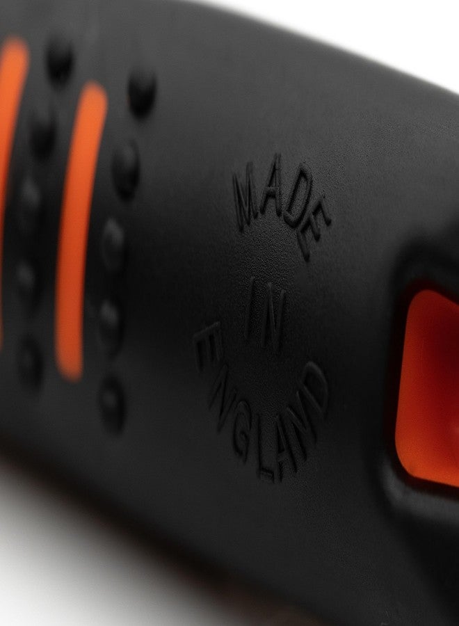 أكمي صافرة تدريب الكلاب الاحترافية ACME Alpha 211.5 بمقبض مريح مُحسّن. مصنوعة من بلاستيك خالٍ من مادة BPA. مستوى الصوت 110 ديسيبل. مدى طويل. تردد موحد. مقاومة للعوامل الجوية. صُنعت في المملكة المتحدة (أسود على برتقالي فسفوري). - Image 4