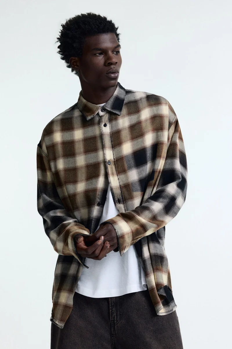 اتش اند ام قميص من مزيج القطن بقصة مريحة