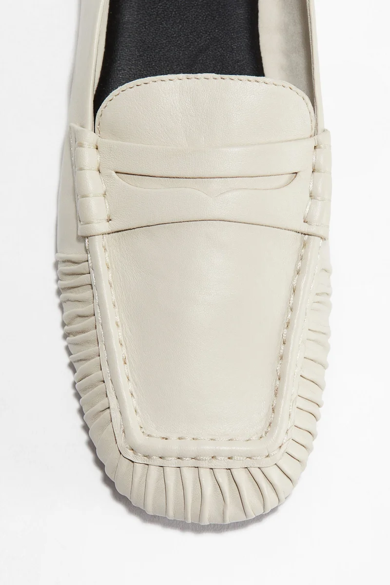 اتش اند ام حذاء لوفر من الجلد