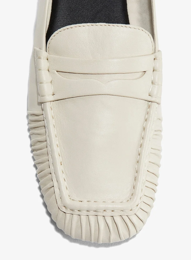 اتش اند ام حذاء لوفر من الجلد