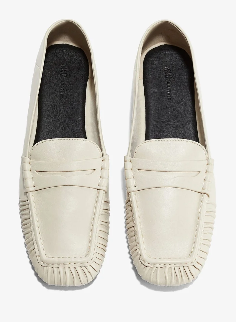 اتش اند ام حذاء لوفر من الجلد