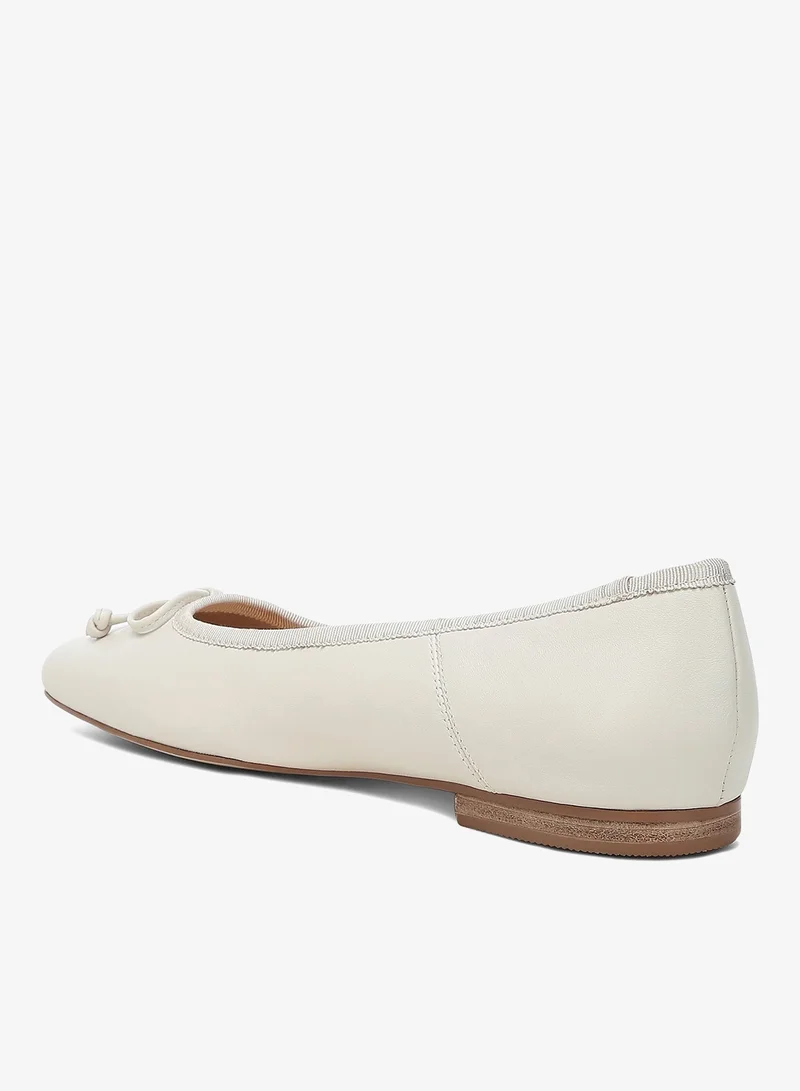 London Rag Square-Toe Bow Ballerinas in Beige