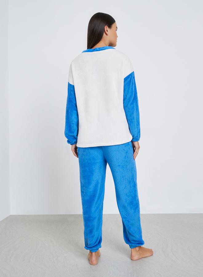 ستايلي طقم بيجاما من بنطال وتيشيرت فليس مُطرّز بدب - Image 5