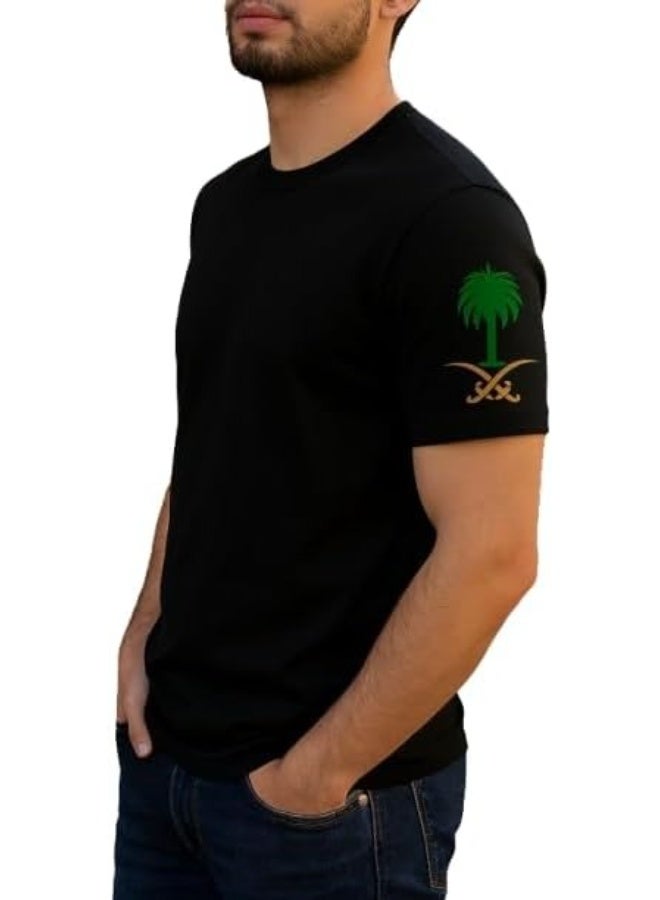 تي شيرت بشعار النخلة من اتش اف ايه، بتصميم يحمل شعار المملكة العربية السعودية. يتوفر هذا التي شيرت باللونين الأبيض والأسود، وبخمسة مقاسات مختلفة، مما يجعله قطعة أساسية وعملية تعبر عن فخرك الوطني