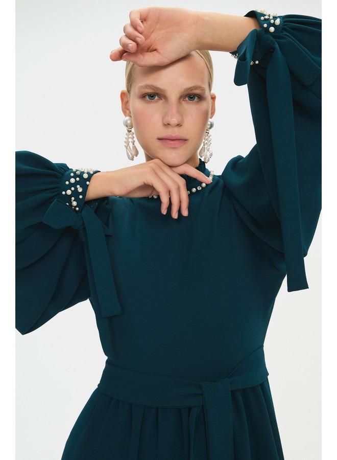 جون فستان ماكسي نسائي بياقة عالية وأكمام بالون بتفاصيل حجرية - لون تركواز - Image 2