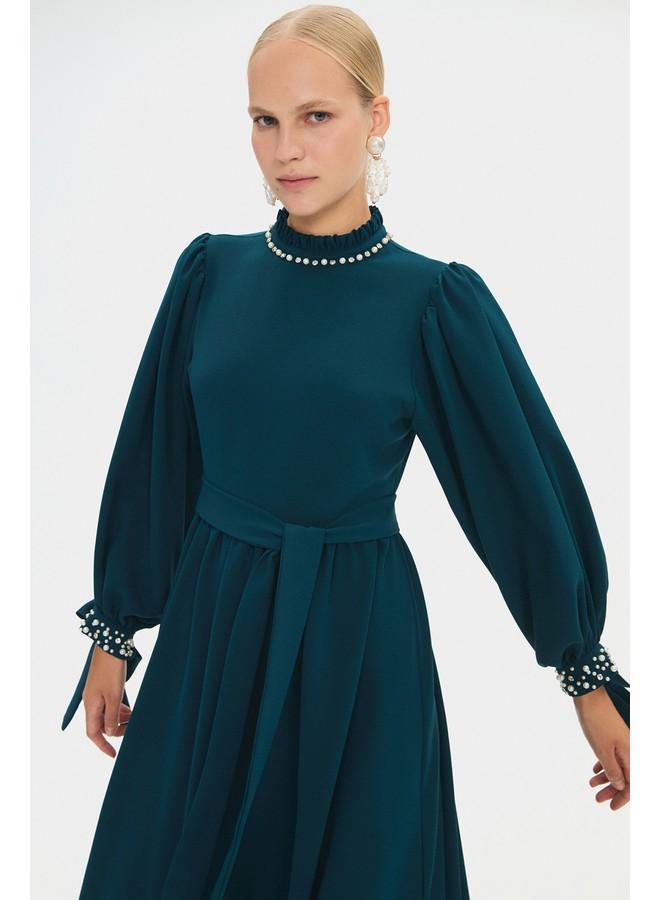 جون فستان ماكسي نسائي بياقة عالية وأكمام بالون بتفاصيل حجرية - لون تركواز - Image 4