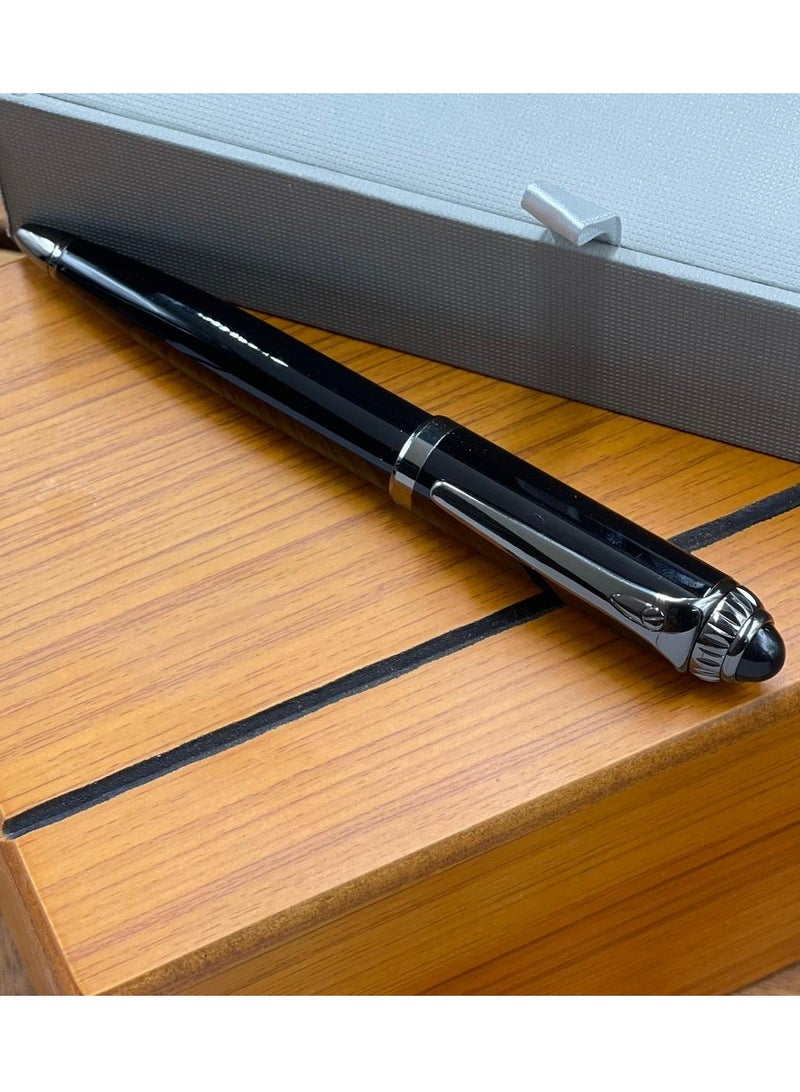 Luxurious men's pen in a distinctive and elegant box