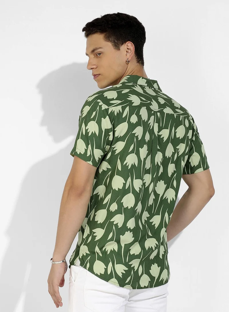 Campus Sutra Campus Sutra Men's Green Botanical Block Shirt For Casual Wear | Spread Collar | Short Sleeve | Button Closure | Heavy Rayon Shirts Crafted With Comfort Fit For Everyday Wear